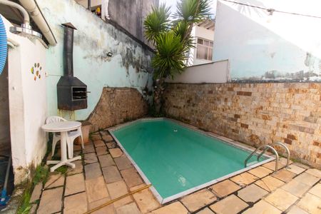 Casa à venda com 155m², 4 quartos e 2 vagas Casa à venda com 155m², 4 quartos e 2 vagasÁrea externa