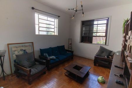 Casa à venda com 155m², 4 quartos e 2 vagas Casa à venda com 155m², 4 quartos e 2 vagasSala