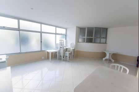 Apartamento para alugar com 6m², 2 quartos e 1 vaga Apartamento para alugar com 6m², 2 quartos e 1 vagaÁrea comum - Salão de festas