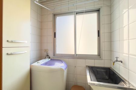 Apartamento à venda com 45m², 1 quarto e 1 vagaCozinha e área de serviço 