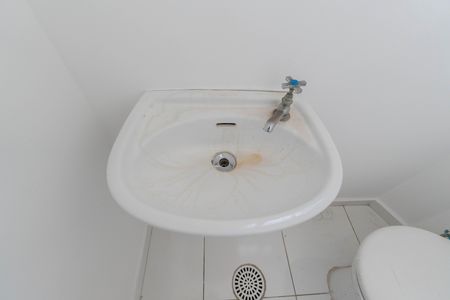 Banheiro de serviço de apartamento à venda com 3 quartos, 100m² em Bela Vista, São Paulo