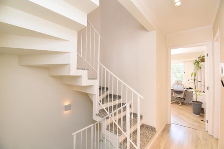 Casa de condomínio à venda com 180m², 3 quartos e sem vagaCorredor/Escadas