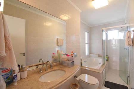Casa de condomínio à venda com 180m², 3 quartos e sem vagaBanheiro da Suíte