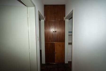 Corredor de apartamento à venda com 1 quarto, 44m² em São Geraldo, Porto Alegre