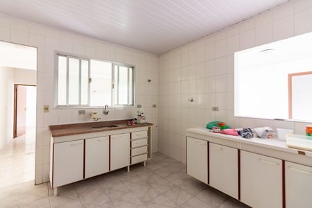 Casa para alugar com 80m², 2 quartos e 2 vagasCozinha 