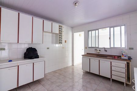 Casa para alugar com 80m², 2 quartos e 2 vagasCozinha 