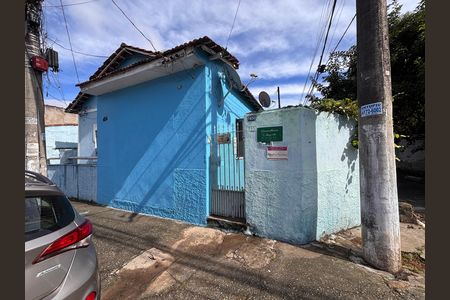 Casa à venda com 210m², 3 quartos e 2 vagas Casa à venda com 210m², 3 quartos e 2 vagasFachada