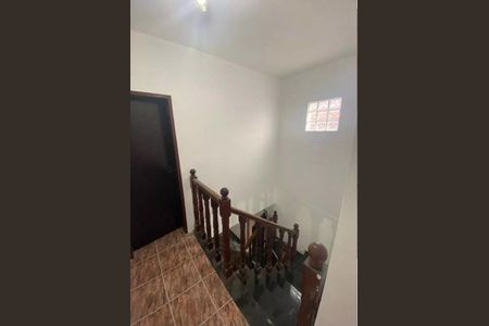 Escada de casa à venda com 3 quartos, 180m² em Jardim Vila Galvao, Guarulhos