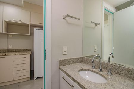 Banheiro de kitnet/studio para alugar com 1 quarto, 30m² em Passo D’areia, Porto Alegre
