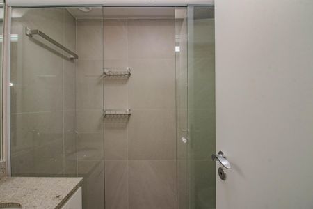 Banheiro de kitnet/studio para alugar com 1 quarto, 30m² em Passo D’areia, Porto Alegre