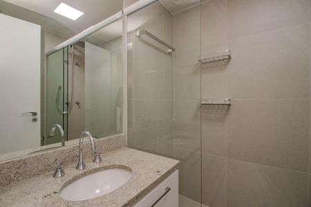 Banheiro de kitnet/studio para alugar com 1 quarto, 30m² em Passo D’areia, Porto Alegre
