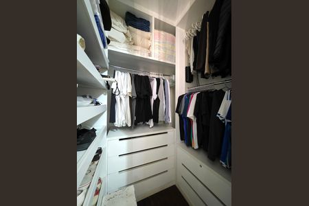 Apartamento à venda com 180m², 4 quartos e 3 vagas Apartamento à venda com 180m², 4 quartos e 3 vagasCloset da Suíte