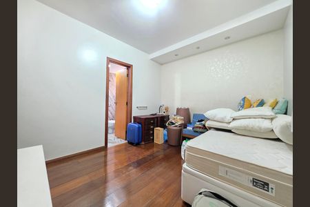Apartamento à venda com 180m², 4 quartos e 3 vagas Apartamento à venda com 180m², 4 quartos e 3 vagasQuarto Suíte