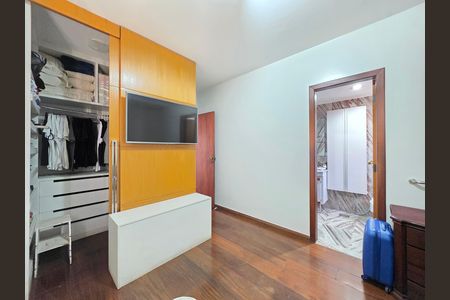 Apartamento à venda com 180m², 4 quartos e 3 vagas Apartamento à venda com 180m², 4 quartos e 3 vagasQuarto Suíte