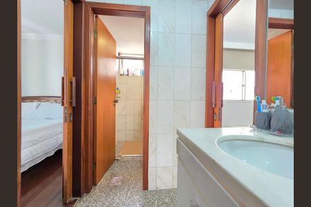 Apartamento à venda com 180m², 4 quartos e 3 vagas Apartamento à venda com 180m², 4 quartos e 3 vagasSemi-suíte