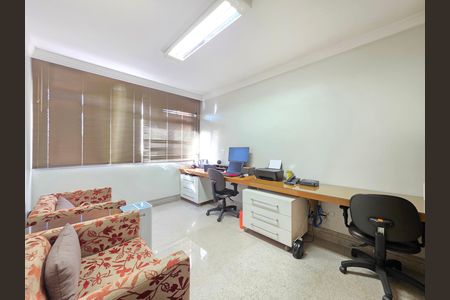 Apartamento à venda com 180m², 4 quartos e 3 vagas Apartamento à venda com 180m², 4 quartos e 3 vagasQuarto 2 - Escritório
