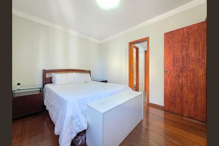 Apartamento à venda com 180m², 4 quartos e 3 vagas Apartamento à venda com 180m², 4 quartos e 3 vagasQuarto 3 semi-suíte