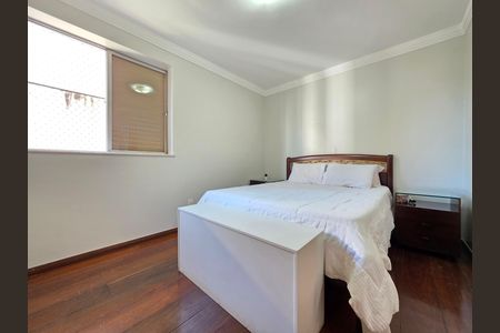 Apartamento à venda com 180m², 4 quartos e 3 vagas Apartamento à venda com 180m², 4 quartos e 3 vagasQuarto 3 semi-suíte