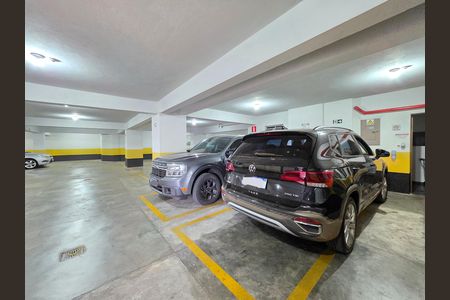 Apartamento à venda com 180m², 4 quartos e 3 vagas Apartamento à venda com 180m², 4 quartos e 3 vagasGaragem