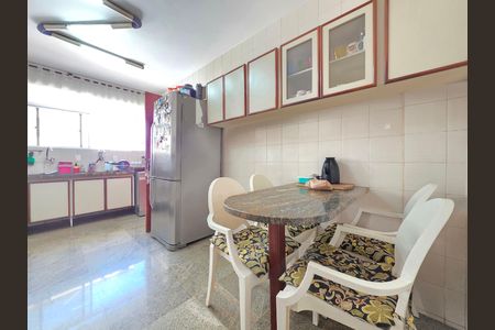 Apartamento à venda com 180m², 4 quartos e 3 vagas Apartamento à venda com 180m², 4 quartos e 3 vagasCozinha