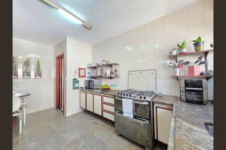 Apartamento à venda com 180m², 4 quartos e 3 vagas Apartamento à venda com 180m², 4 quartos e 3 vagasCozinha