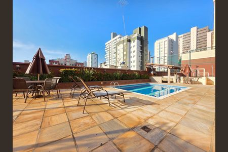 Apartamento à venda com 180m², 4 quartos e 3 vagas Apartamento à venda com 180m², 4 quartos e 3 vagasÁrea comum - Piscina