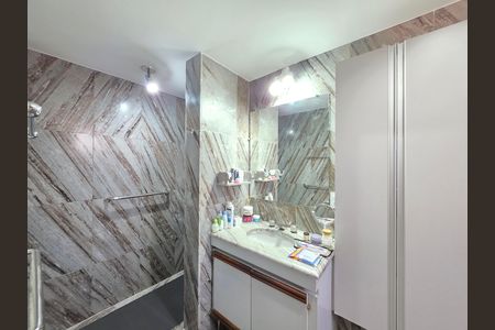 Apartamento à venda com 180m², 4 quartos e 3 vagas Apartamento à venda com 180m², 4 quartos e 3 vagasBanheiro da Suíte