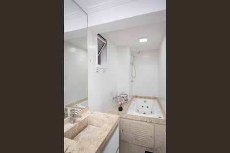 Apartamento à venda com 112m², 2 quartos e 2 vagas Apartamento à venda com 112m², 2 quartos e 2 vagasBanheiro da Suíte