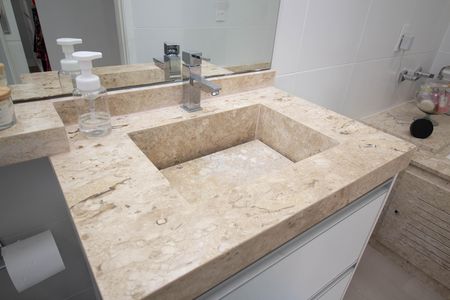 Apartamento à venda com 112m², 2 quartos e 2 vagas Apartamento à venda com 112m², 2 quartos e 2 vagasBanheiro da Suíte