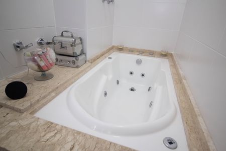 Apartamento à venda com 112m², 2 quartos e 2 vagas Apartamento à venda com 112m², 2 quartos e 2 vagasBanheiro da Suíte