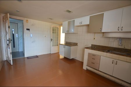 Apartamento à venda com 129m², 3 quartos e 2 vagasCozinha