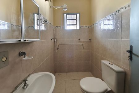 Casa à venda com 303m², 3 quartos e 2 vagas Casa à venda com 303m², 3 quartos e 2 vagasCasa 2 - Banheiro