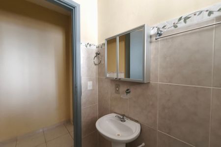 Casa à venda com 303m², 3 quartos e 2 vagas Casa à venda com 303m², 3 quartos e 2 vagasCasa 2 - Banheiro