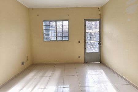 Casa à venda com 303m², 3 quartos e 2 vagas Casa à venda com 303m², 3 quartos e 2 vagasCasa 2 - Sala