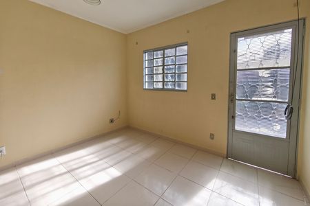 Casa à venda com 303m², 3 quartos e 2 vagas Casa à venda com 303m², 3 quartos e 2 vagasCasa 2 - Sala