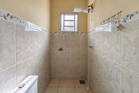 Casa à venda com 303m², 3 quartos e 2 vagas Casa à venda com 303m², 3 quartos e 2 vagasCasa 2 - Banheiro
