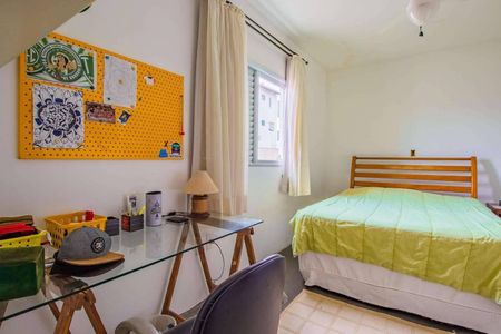 Casa de condomínio à venda com 234m², 3 quartos e 4 vagas Casa de condomínio à venda com 234m², 3 quartos e 4 vagasQuarto