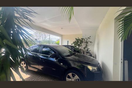 Casa de condomínio à venda com 234m², 3 quartos e 4 vagas Casa de condomínio à venda com 234m², 3 quartos e 4 vagasÁrea externa