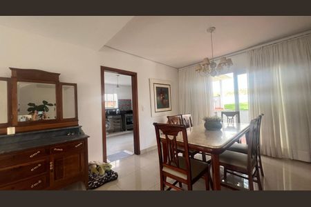 Casa de condomínio à venda com 234m², 3 quartos e 4 vagas Casa de condomínio à venda com 234m², 3 quartos e 4 vagasSala
