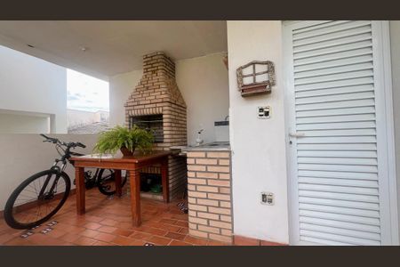 Casa de condomínio à venda com 234m², 3 quartos e 4 vagas Casa de condomínio à venda com 234m², 3 quartos e 4 vagasÁrea externa