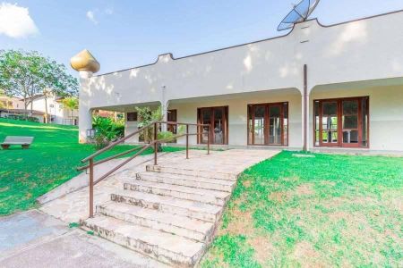 Casa de condomínio à venda com 234m², 3 quartos e 4 vagas Casa de condomínio à venda com 234m², 3 quartos e 4 vagasÁrea externa