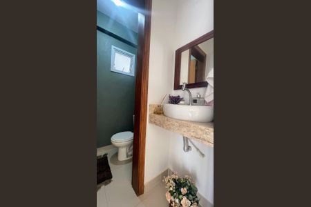 Casa de condomínio à venda com 234m², 3 quartos e 4 vagas Casa de condomínio à venda com 234m², 3 quartos e 4 vagasBanheiro