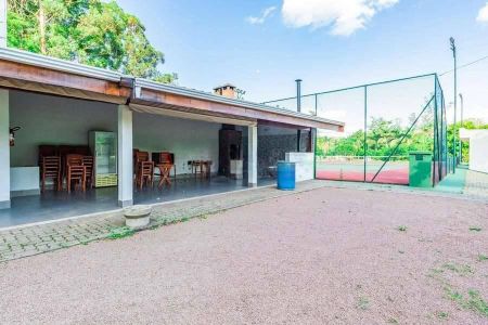 Casa de condomínio à venda com 234m², 3 quartos e 4 vagas Casa de condomínio à venda com 234m², 3 quartos e 4 vagasÁrea externa