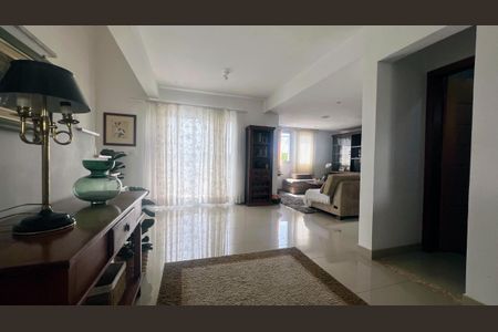 Casa de condomínio à venda com 234m², 3 quartos e 4 vagas Casa de condomínio à venda com 234m², 3 quartos e 4 vagasSala