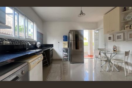 Casa de condomínio à venda com 234m², 3 quartos e 4 vagas Casa de condomínio à venda com 234m², 3 quartos e 4 vagasCozinha