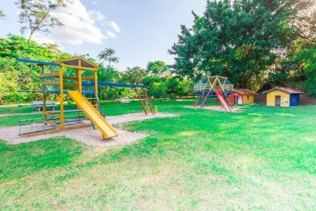 Casa de condomínio à venda com 234m², 3 quartos e 4 vagas Casa de condomínio à venda com 234m², 3 quartos e 4 vagasÁrea externa