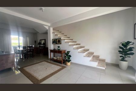 Casa de condomínio à venda com 234m², 3 quartos e 4 vagas Casa de condomínio à venda com 234m², 3 quartos e 4 vagasSala