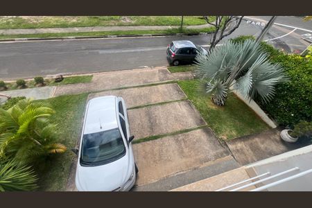 Casa de condomínio à venda com 234m², 3 quartos e 4 vagas Casa de condomínio à venda com 234m², 3 quartos e 4 vagasVista