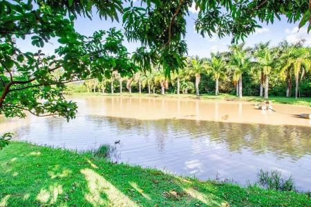 Casa de condomínio à venda com 234m², 3 quartos e 4 vagas Casa de condomínio à venda com 234m², 3 quartos e 4 vagasÁrea externa