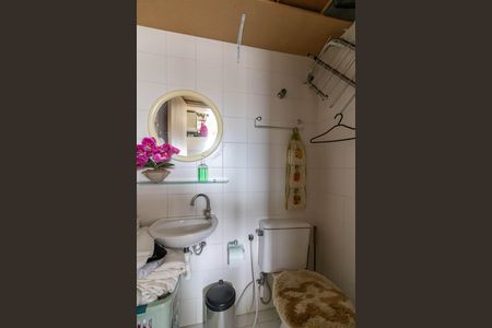 Apartamento à venda com 74m², 2 quartos e 2 vagasBanheiro de Serviço 